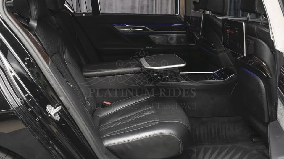 BMW-750i-Interior-02